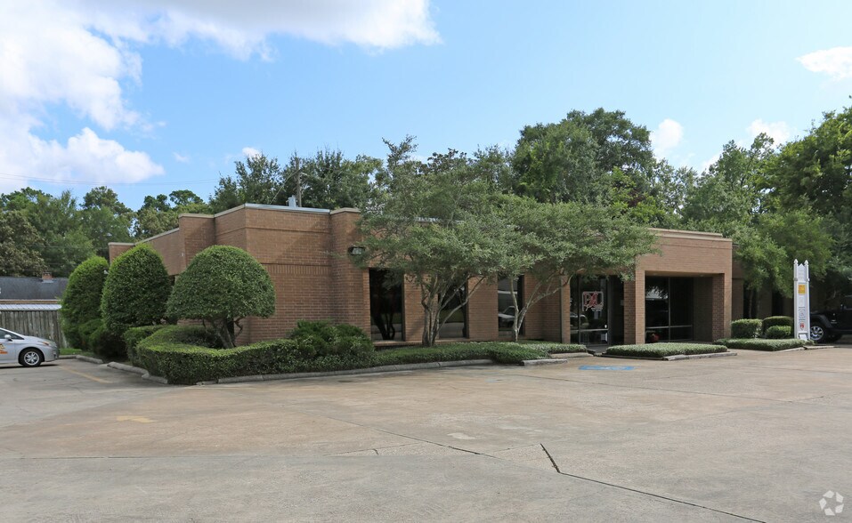 More Photos Of 401 N Loop 336 W, Conroe Office For Lease