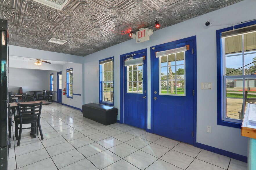 More Photos Of 413 Elm St, Welaka Freestanding For Sale