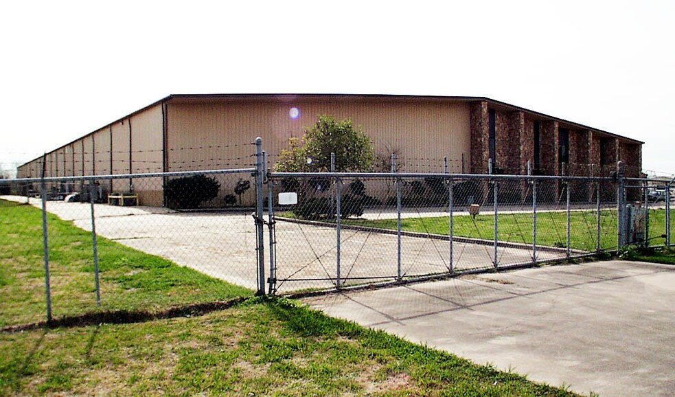More Photos Of 3702 Knapp Rd, Pearland Warehouse For Lease