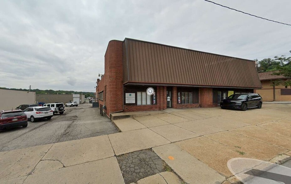 More Photos Of 227 N Jefferson St, New Castle Medical For Sale