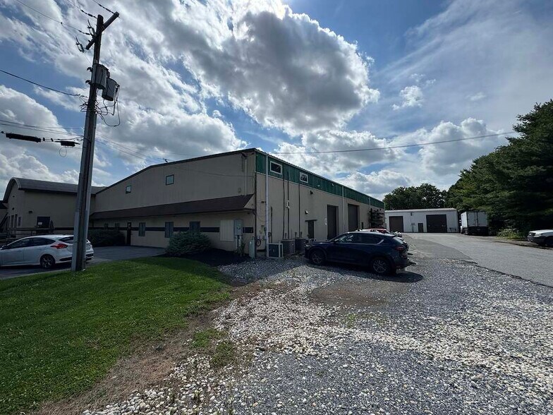 More Photos Of 2445A Old Philadelphia Pike, Lancaster Flex For Lease