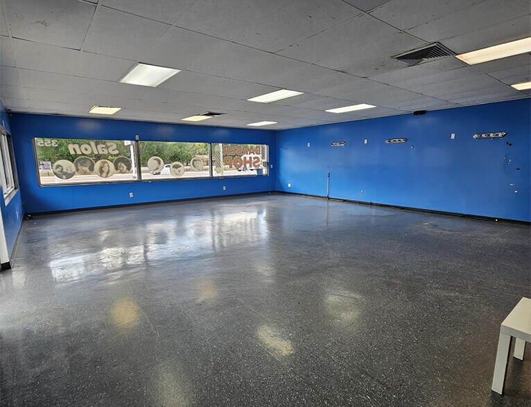 More Photos Of 355 W Busch Blvd, Tampa Freestanding For Lease