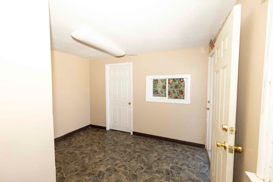 More Photos Of 18026 Jonathan St, Adelanto Medical For Lease