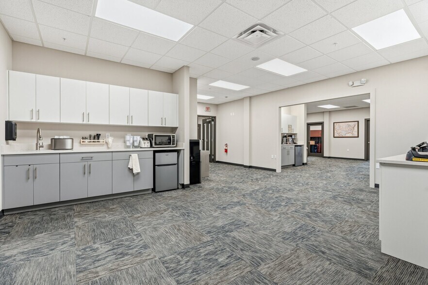 More Photos Of 131 S Country Club Rd, Lake Mary Office For Sale