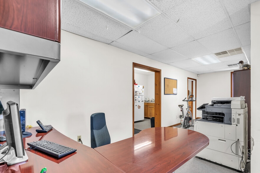 More Photos Of 403 Industrial Dr, Griffith Service For Sale