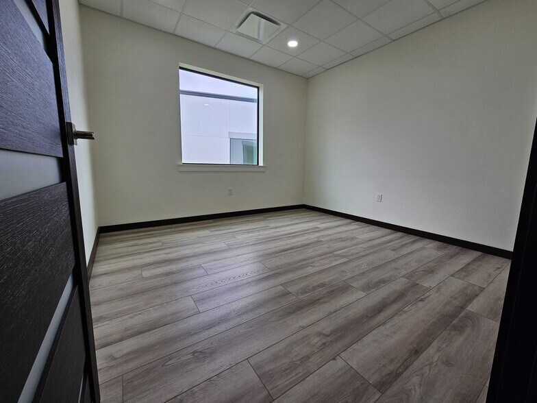 More Photos Of 5151 Meadow Ranch Pky, Richmond Office For Lease