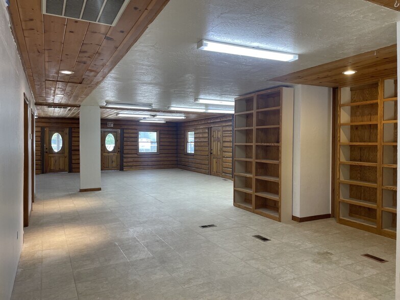 More Photos Of 115 Phillips St, Canyonville General Retail For Sale
