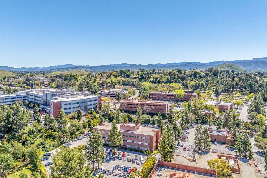 More Photos Of 2220 Lynn Rd, Thousand Oaks Medical For Lease