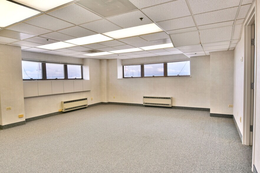 More Photos Of 108 Main Ave SW, Warren Office Residential For Lease