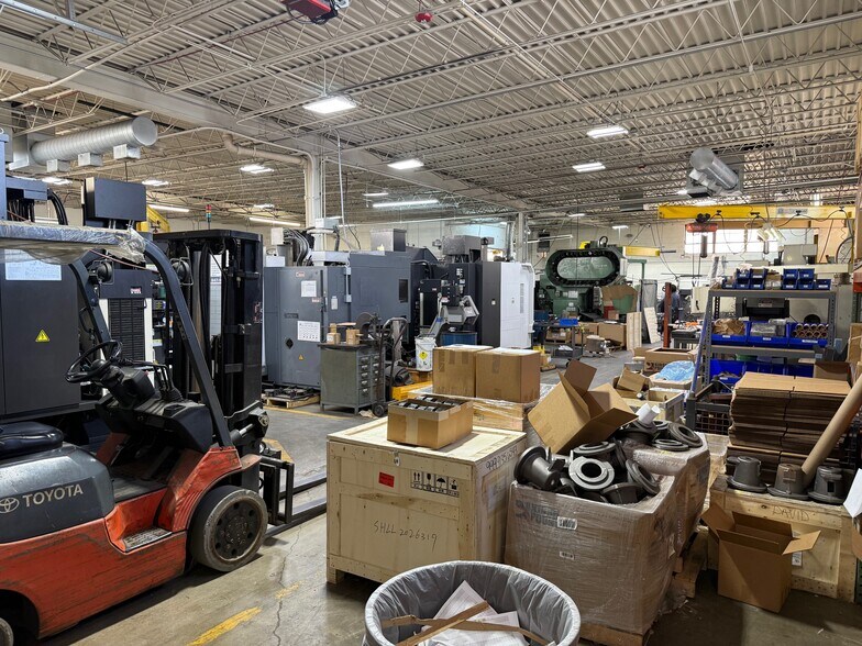 More Photos Of 825 Nicholas Blvd, Elk Grove Village Warehouse For Sale