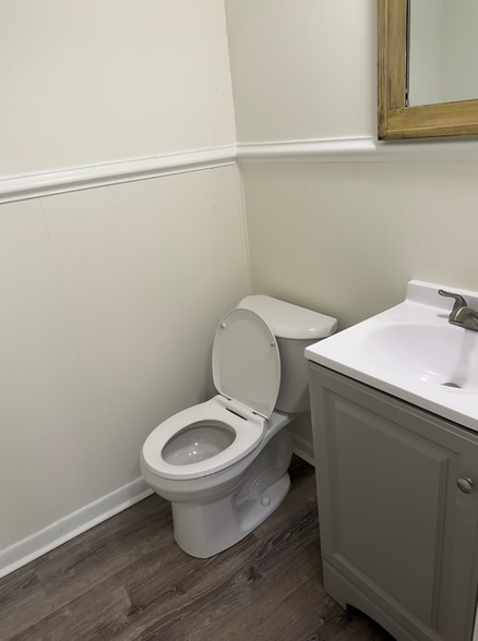 More Photos Of 1806 Hayward Ave, Chesapeake Loft Creative Space For Sale