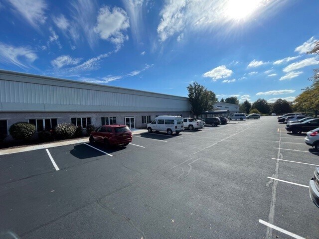 More Photos Of 100 Crystal Run Rd, Middletown Office For Lease