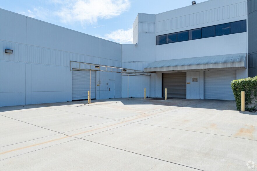 More Photos Of 26701 W Agoura Rd, Calabasas Flex For Lease