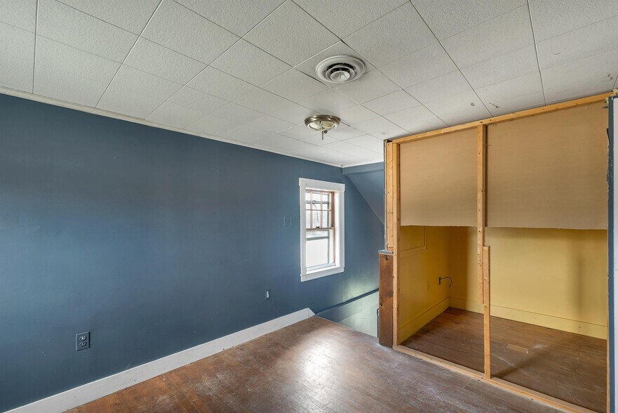 More Photos Of 6 Main St, Farmington Specialty For Sale