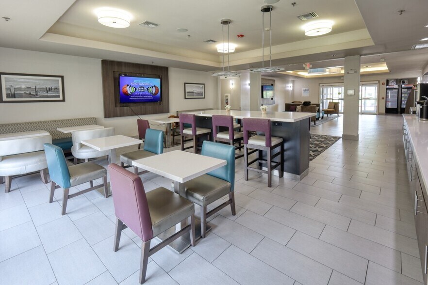 More Photos Of 5300 7th St, Bay City Hospitality For Sale