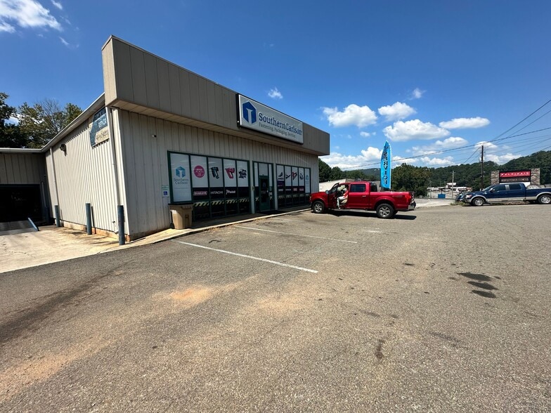 More Photos Of 306 Canton Rd, Cumming Freestanding For Lease