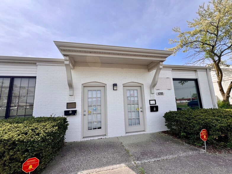 More Photos Of 4305 W 86th St, Indianapolis Self Storage For Lease