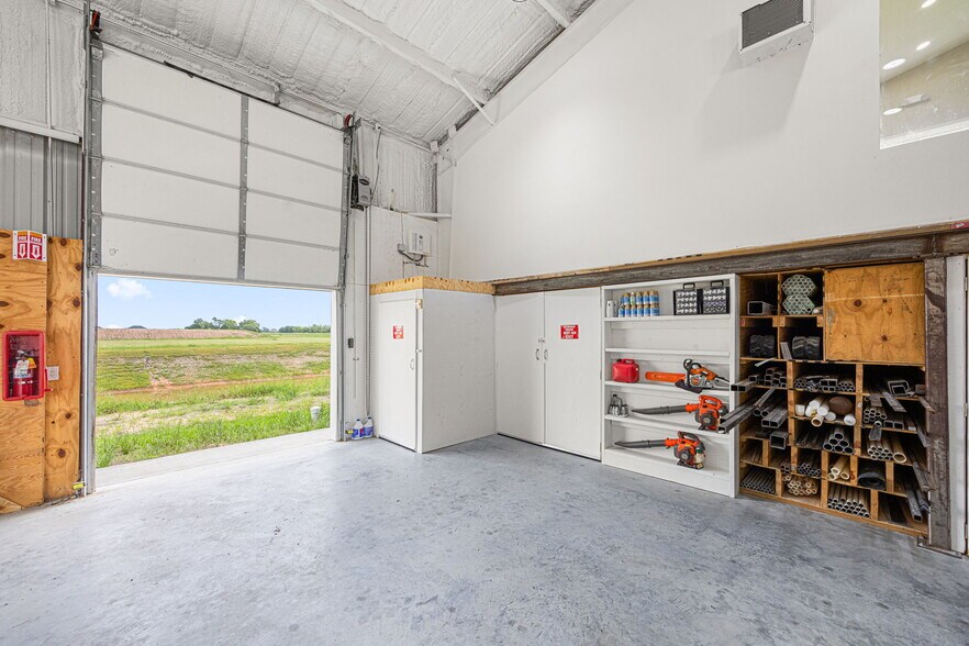 More Photos Of 15002 Bj Dusek Rd, Wallis Flex For Sale