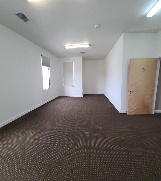 More Photos Of 7910 N Tamiami Trl, Sarasota Office For Lease