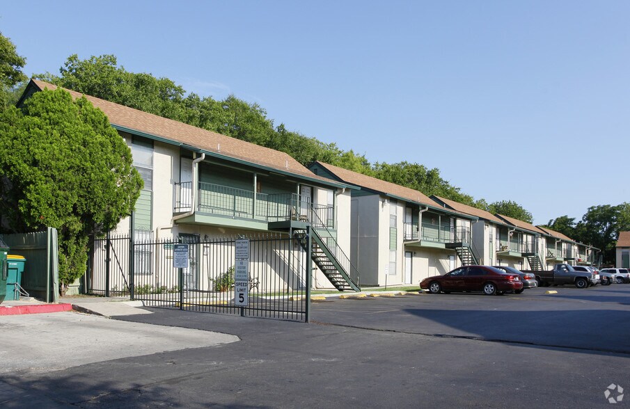 More Photos Of 811 Darby Blvd, San Antonio Apartments For Sale