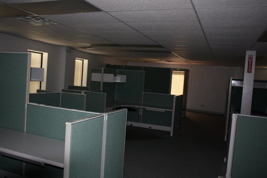 More Photos Of 13720 E 42nd Ter, Independence Office For Lease
