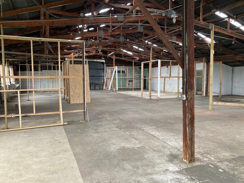 More Photos Of 1717 W Arch St, Tampa Industrial For Sale