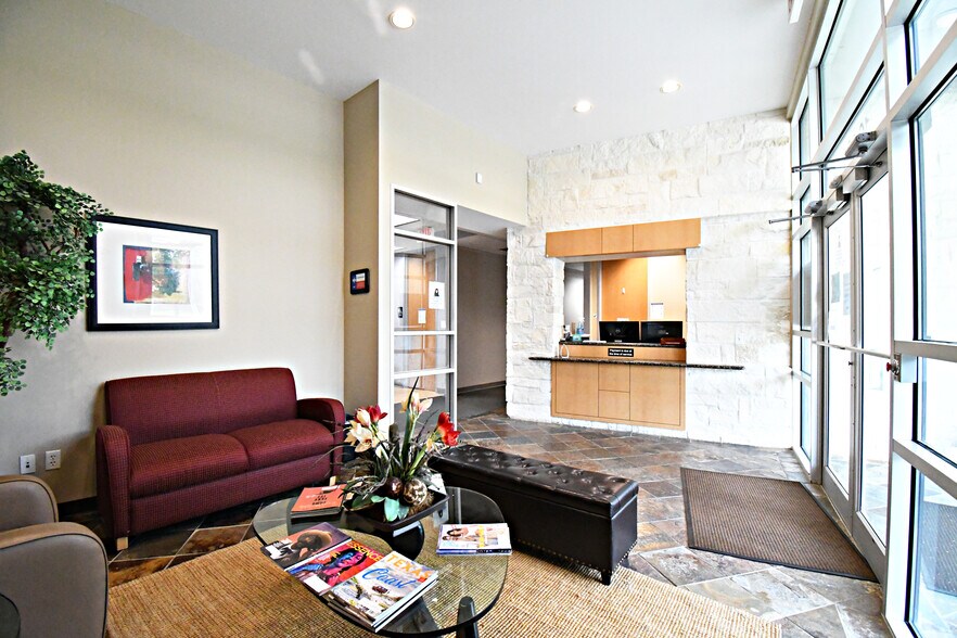 More Photos Of 10401 Town Park Dr, Houston Medical For Lease