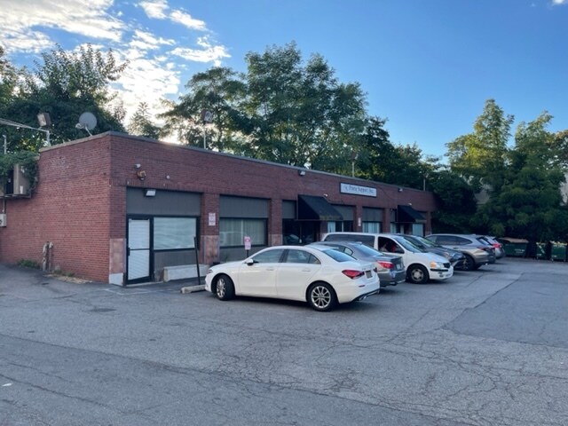 More Photos Of 2071 Clove Rd, Staten Island General Retail For Lease