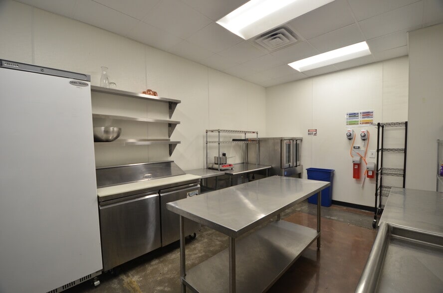 More Photos Of 515 S Elm St, Greensboro Storefront Retail Office For Lease