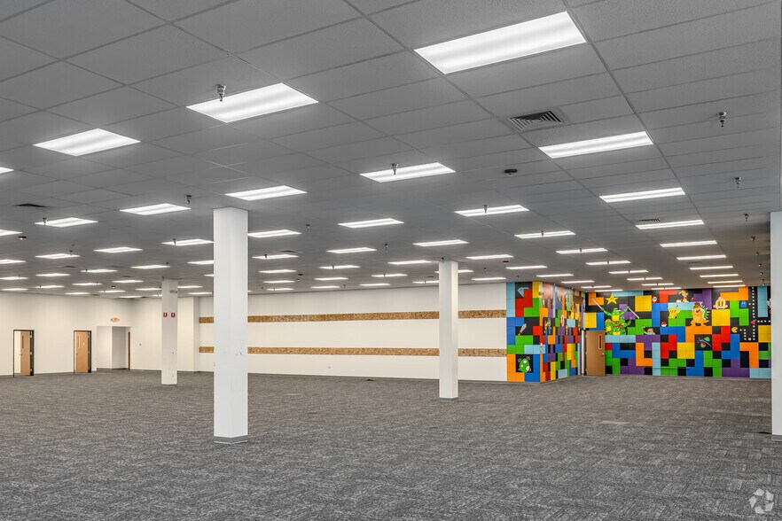 More Photos Of 3030-3136 S Linden Rd, Flint Unknown For Lease