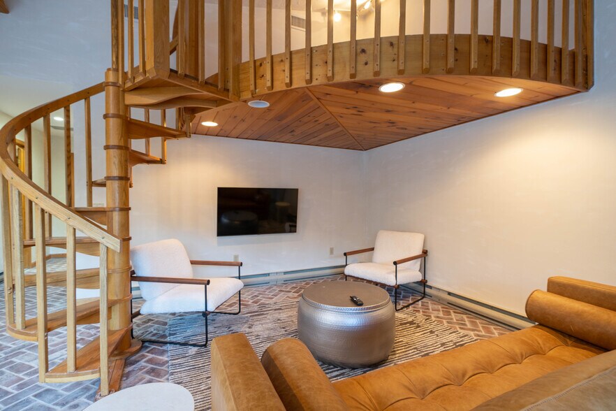 More Photos Of 218 NY-296, Windham Hotel For Sale