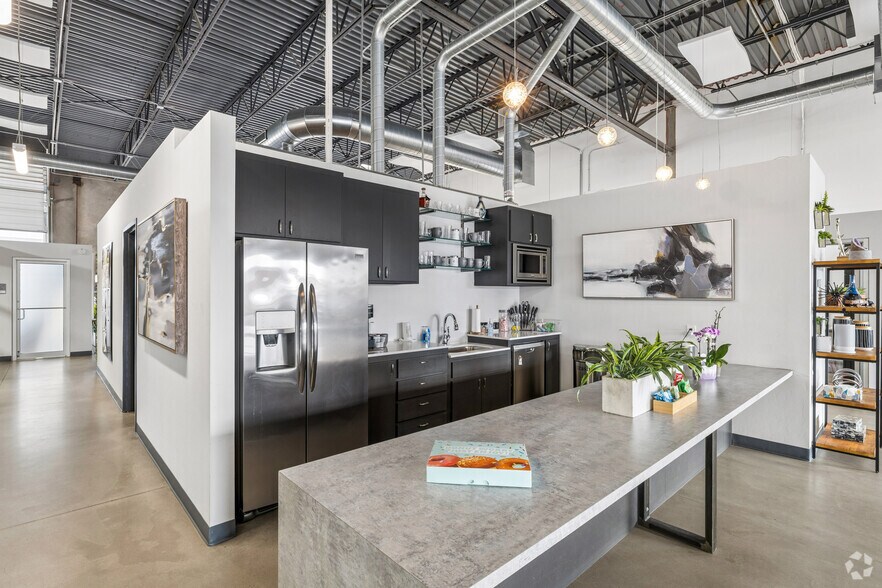 More Photos Of 3825 NW 166th St, Edmond Light Manufacturing For Lease