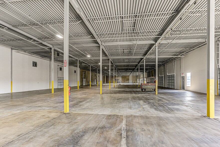 More Photos Of 2630-2656 Summer Ave, Memphis Unknown For Lease