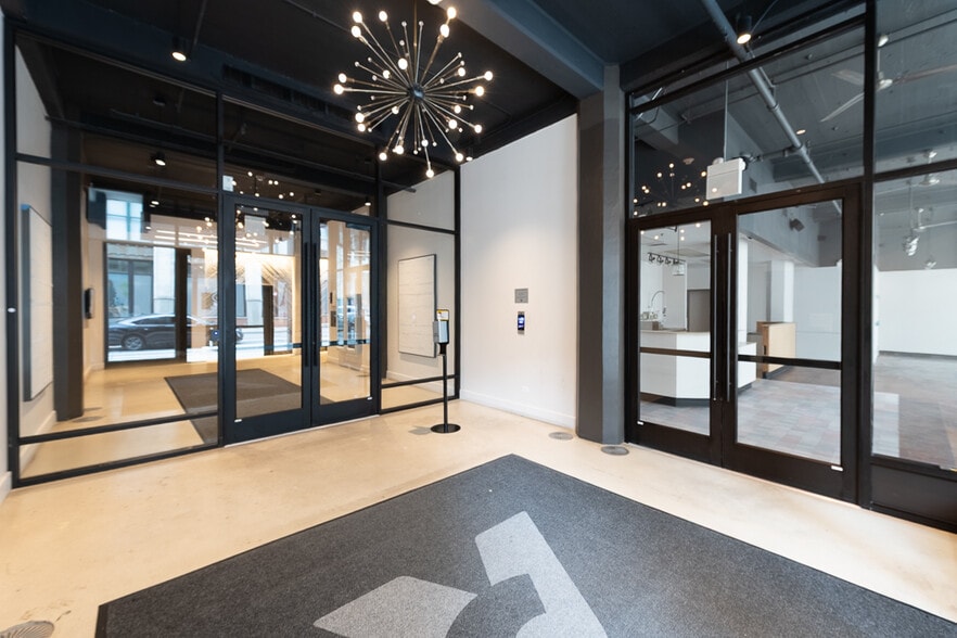 More Photos Of 850 W Jackson Blvd, Chicago Office For Lease