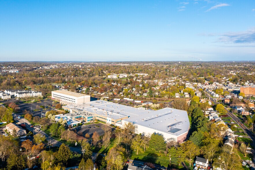 More Photos Of 330-339 S Warminster Rd, Hatboro Warehouse For Lease