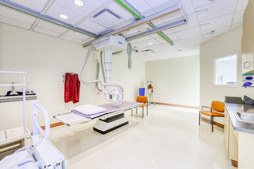 More Photos Of 10168 Parkglenn Way, Parker Medical For Sale