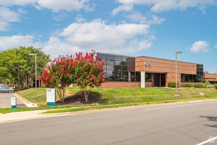 More Photos Of 450 Spring Park Pl, Herndon Unknown For Lease