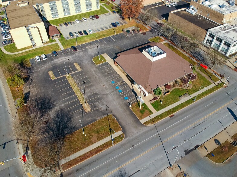More Photos Of 100 W Washington St, New Castle Restaurant For Lease