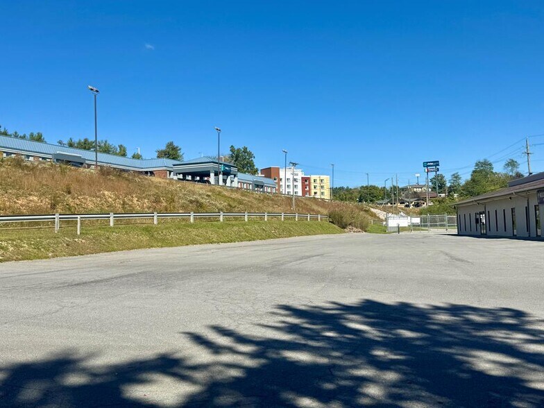 More Photos Of 313 Harper Park, Beckley Office For Lease