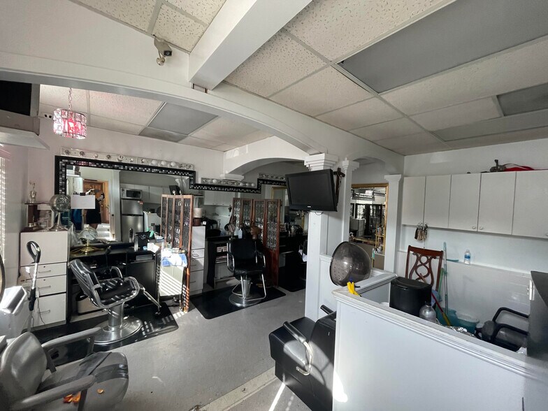 More Photos Of 5808 Monroe Rd, Charlotte Office For Sale