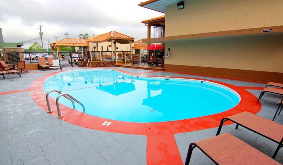 More Photos Of 3215 W 76 Country Blvd, Branson Hotel For Sale