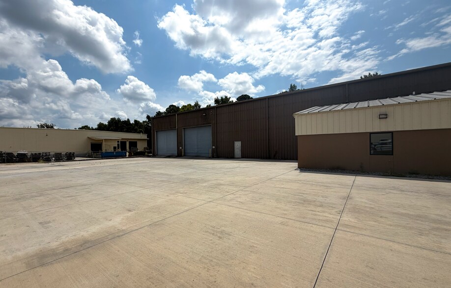 Primary Photo Of 6 Hoss Dr, Savannah Warehouse For Lease