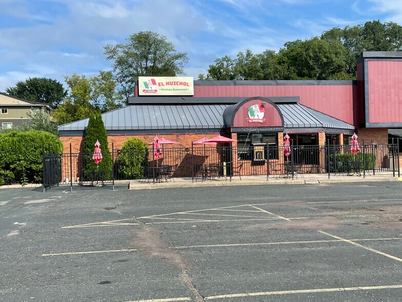 More Photos Of 1006 Commercial Dr, Buffalo Restaurant For Lease