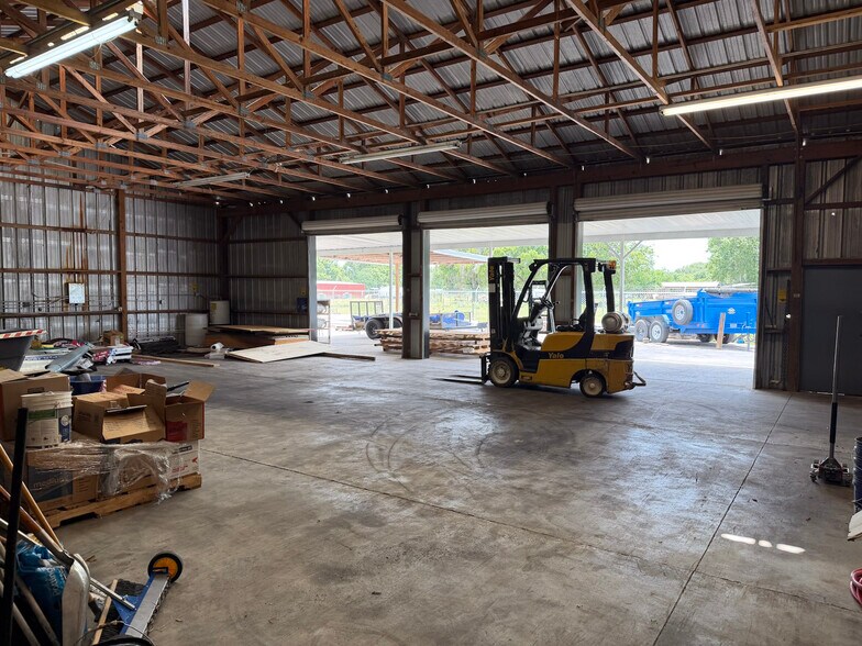 More Photos Of 301 Charlie Griffin Rd, Plant City Flex For Lease