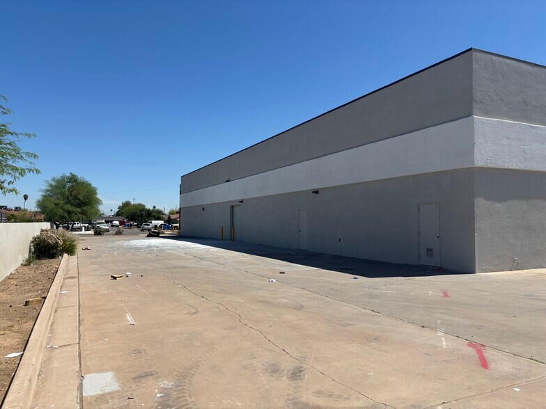 More Photos Of 2424 E McDowell Rd, Phoenix Freestanding For Lease