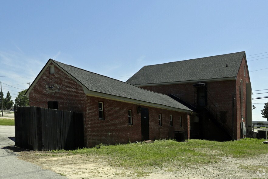 More Photos Of 2540 Gillespie St, Fayetteville Storefront Retail Office For Lease