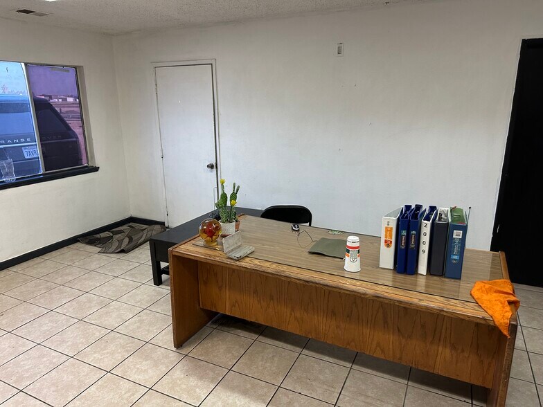 More Photos Of 2014 S Union Ave, Bakersfield Warehouse For Lease