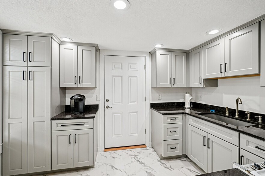 More Photos Of 327 Central St, Saugus Office For Sale