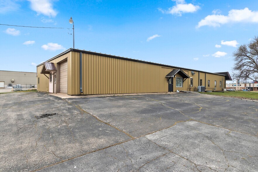 More Photos Of 400 E Highland Dr, Oconto Falls Office For Lease