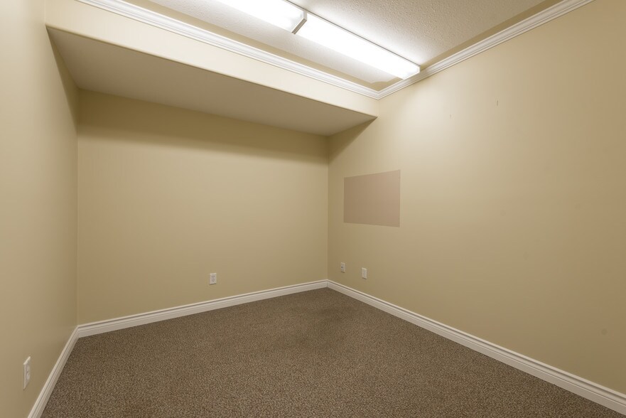 More Photos Of 380 Mackenzie Blvd, Fort McMurray Warehouse For Lease